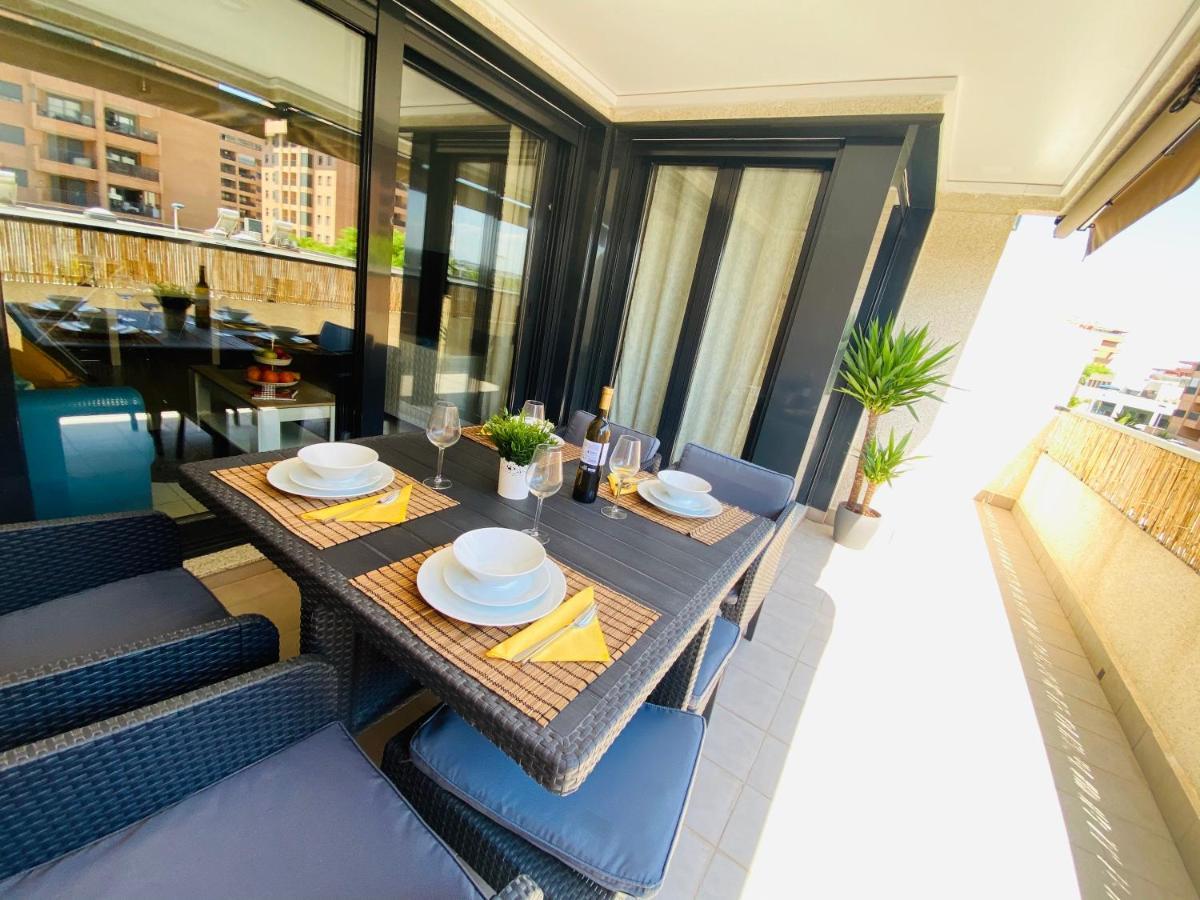 M & B Beach Apartment Valencia Eksteriør billede